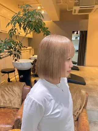ショート カラー 髪質改善×ハイトーン 天神 大名 美容室のヘアスタイル