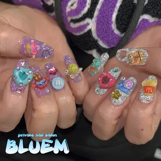 ネイル BLUEM なな🐶のネイルデザイン