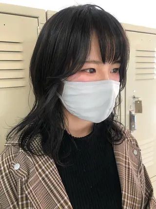 ミディアム カラー 古屋 花織のヘアスタイル