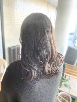 カラー セミロング 堀 望美のヘアスタイル