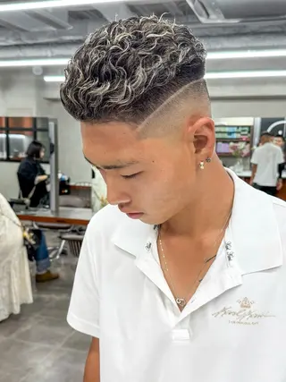 パーマ メンズ 豊崎 佑輔のヘアスタイル