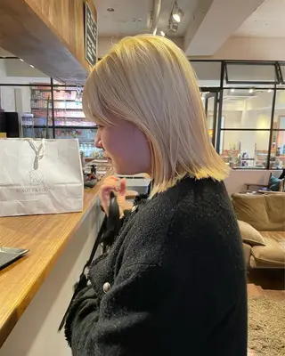 ミディアム カラー ファッションに 溶け込むstyleのヘアスタイル