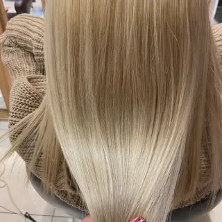 ミディアム なつな/ 透明感カラーのヘアスタイル