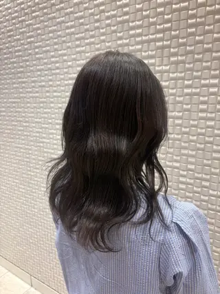 ミディアム 中間 愛加のヘアスタイル