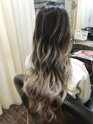 ロング カラー Tsuyoki .のヘアスタイル