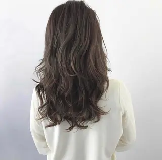 セミロング パーマ 髪質改善くすみカラー 🍀/石川大輔のヘアスタイル