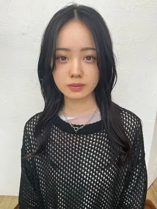 ロング カラー パーマ ヘアアレンジ メンズ pu+on. nailworks所属・fuyumi / ニュアンスネイルのネイルデザイン