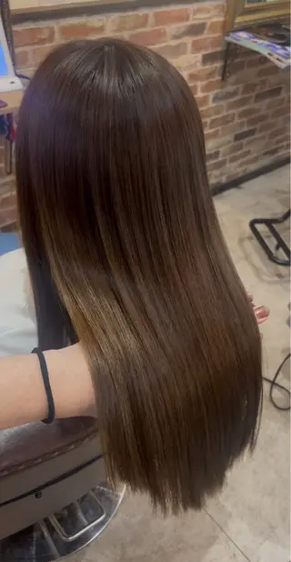 ロング 飯星慧斗 /ブリーチ、縮毛矯正のヘアスタイル