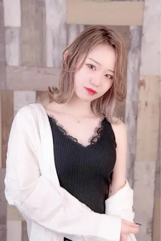 ミディアム カラー Aile所属・酸性ストレート／カラ ー/山下高明のヘアスタイル