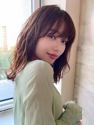 ミディアム KAMIGAMI所属・KAMIGAMI SAKAEのヘアスタイル