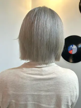 ショート カラー ヘアアレンジ 🧨ブリーチー×ボブ レイヤー💎じゅえるのヘアスタイル