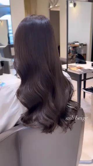 ロング カラー パーマ ヘアアレンジ JYUNESU所属・韓国・韓国ヘア 髪質改善のヘアスタイル