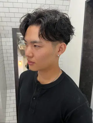 ショート パーマ メンズ 山本 真之介のヘアスタイル