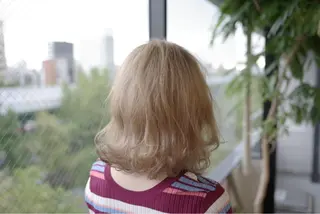 ミディアム カラー ハイトーン/レイヤー /ケアブリーチ石川治のヘアスタイル