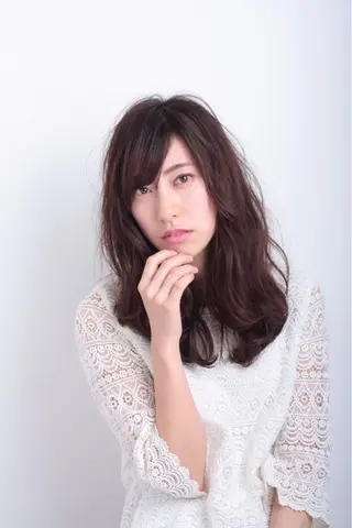 セミロング カラー RESBORN所属・長岡 大偉のヘアスタイル