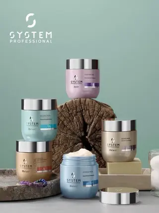 キシ ツグミのヘアスタイル