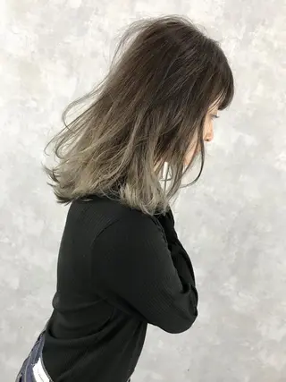 ミディアム カラー TOMOYAレイヤー ブリーチ縮毛矯正のヘアスタイル