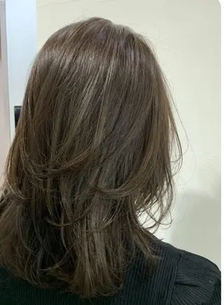 セミロング マメタ ユウトのヘアスタイル