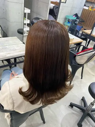 セミロング 艶髪ハイトーン特化 梅田美容室SLYのヘアスタイル
