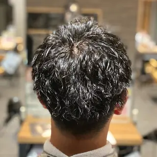 パーマ メンズ 尾崎 優也のヘアスタイル