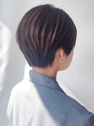 ショート morio from london所属・松岡彩華 ボブ /グレージュのヘアスタイル