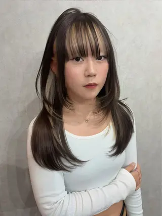 ロング maya レイヤーカットのヘアスタイル