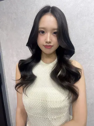 ロング maya レイヤーカットのヘアスタイル