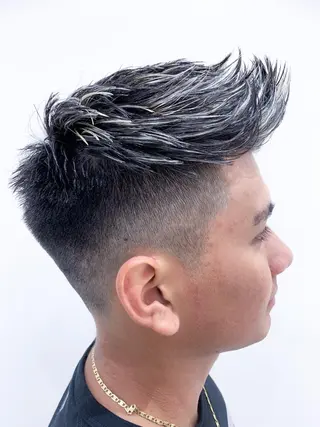ショート カラー メンズ 小島 脩のヘアスタイル