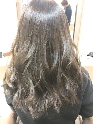 ロング カラー 嶋村夏実🌼レイヤー 🌸白髪ぼかしのヘアスタイル