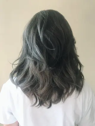 ミディアム カラー 髪質改善✨透明感カラ ー🌈シエルブルーのヘアスタイル