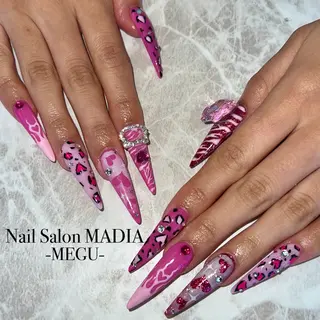 ネイル MADIA藤沢所属・MADIA MEGUのネイルデザイン