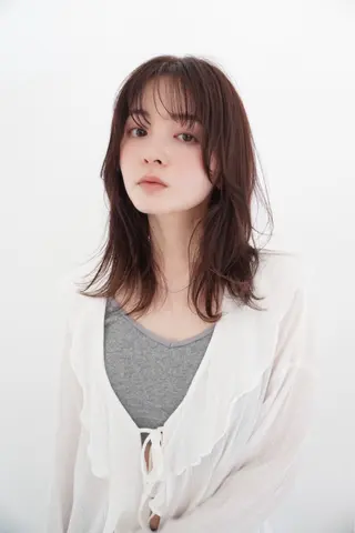 セミロング SHEA.所属・表参道SHEA Am i／レイヤーカットのヘアスタイル