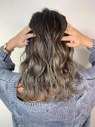 セミロング アンダーバーホワイト 堺東店のヘアスタイル