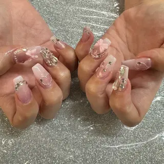 ネイル VIERU 🌈🎀💖のネイルデザイン