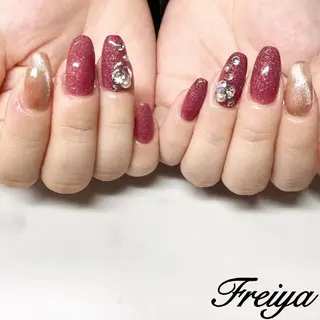 ネイル FREIYA所属・FREIYA マツエク、ネイルの眉毛・アイブロウイメージ