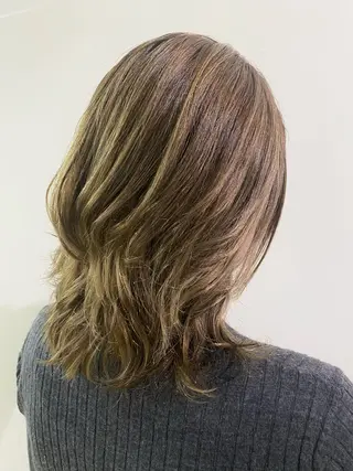 セミロング カラー 古川 琴美のヘアスタイル