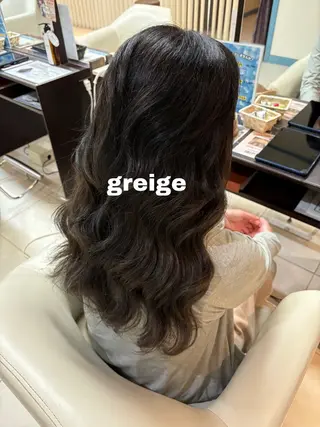 ロング カラー 伊藤 杏奈のヘアスタイル