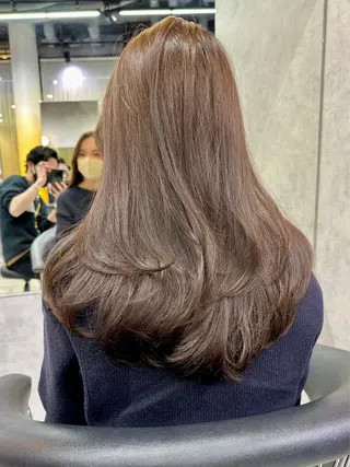 カラー 花井輝 ボブ/ハイトーンのヘアスタイル