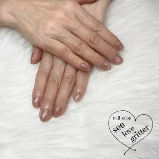 ミディアム see love gritterのネイルデザイン
