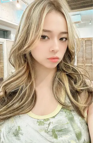 セミロング 柔らか透明感カラー ☀️koshi☀️のヘアスタイル