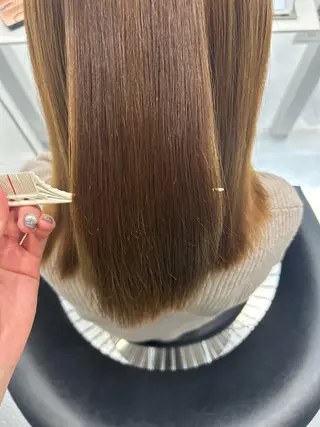 ミディアム あやめ🪽 オリーブ/ハイトーンのヘアスタイル