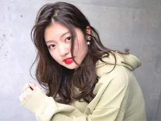 セミロング カラー パーマ ヘアアレンジ ⭐️𝑭𝑰𝑳𝑴𝑶𝑹𝑴𝑨𝑳𝑬⭐️【フィルモルメール】所属・トレンドヘア🩶 艶髪🩶yoshiのヘアスタイル