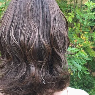 ミディアム カラー 川元 汐音のヘアスタイル