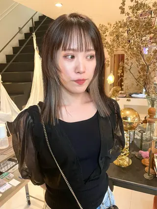 セミロング カラー nishiura nanasaのヘアスタイル