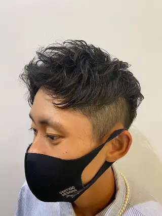 ショート メンズ 三ノ宮フェザーパーマ 蕃本 啓利のヘアスタイル