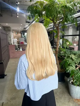 ロング 鈴木瑛里／ブロンド ベージュ／ピンクのヘアスタイル