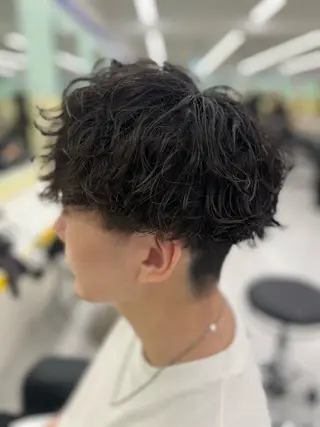 パーマ メンズ ハイトーンカラー 🦄レイヤーカットのヘアスタイル