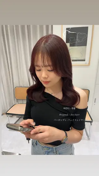 セミロング カラー 韓国🇰🇷レイヤー 映える顔周り🩷のヘアスタイル