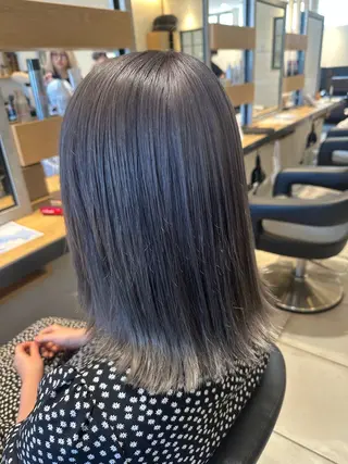 カラー フクイ ミユのヘアスタイル
