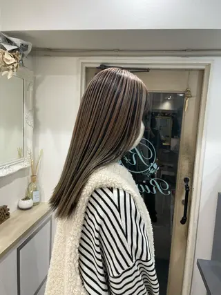 セミロング cinq PROJECT所属・ミルクティーベージュ /三村克彦のヘアスタイル